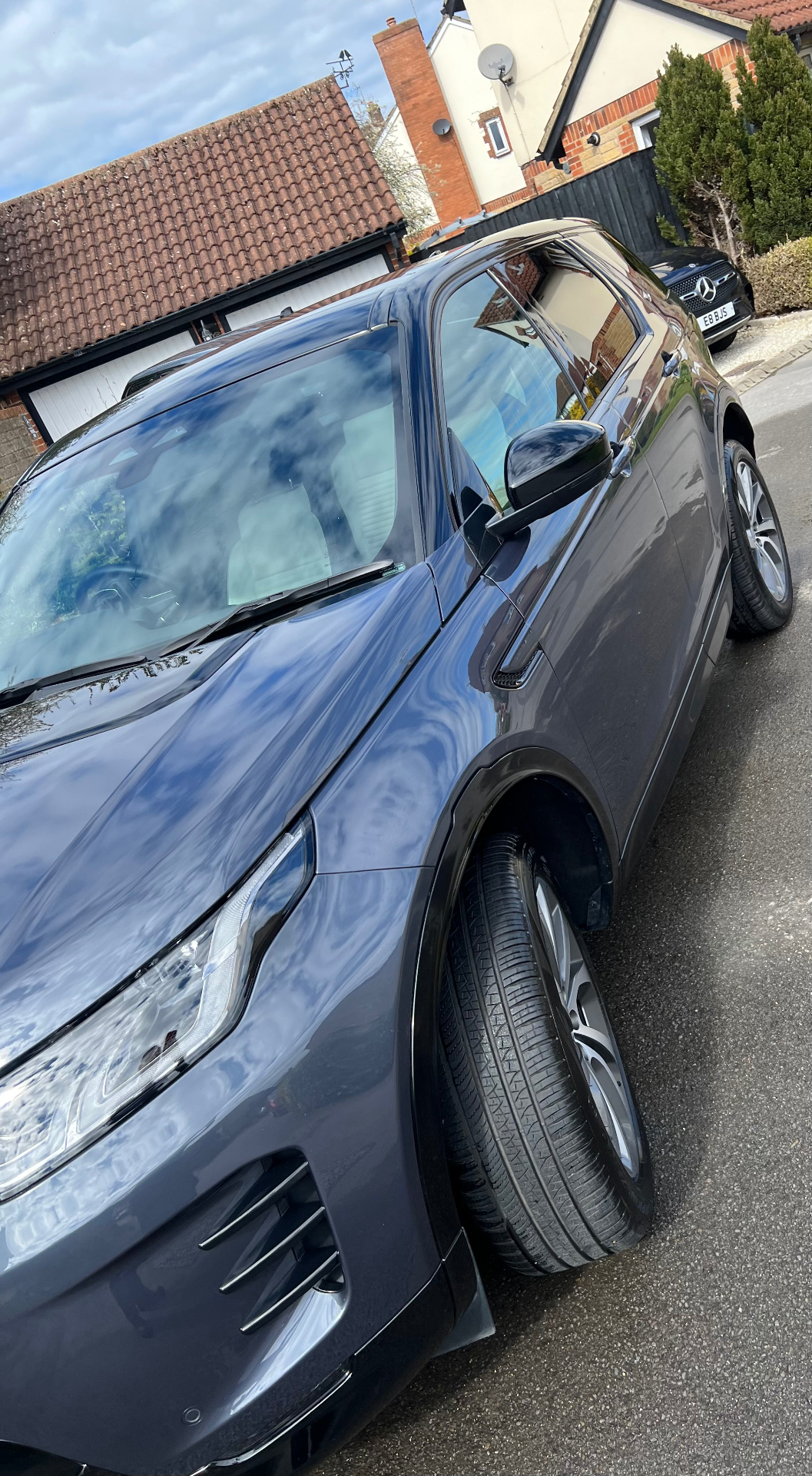 Land Rover Discovery — front detail